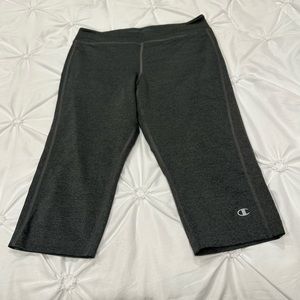 Gray crop workout pants. Size medium. No damages.